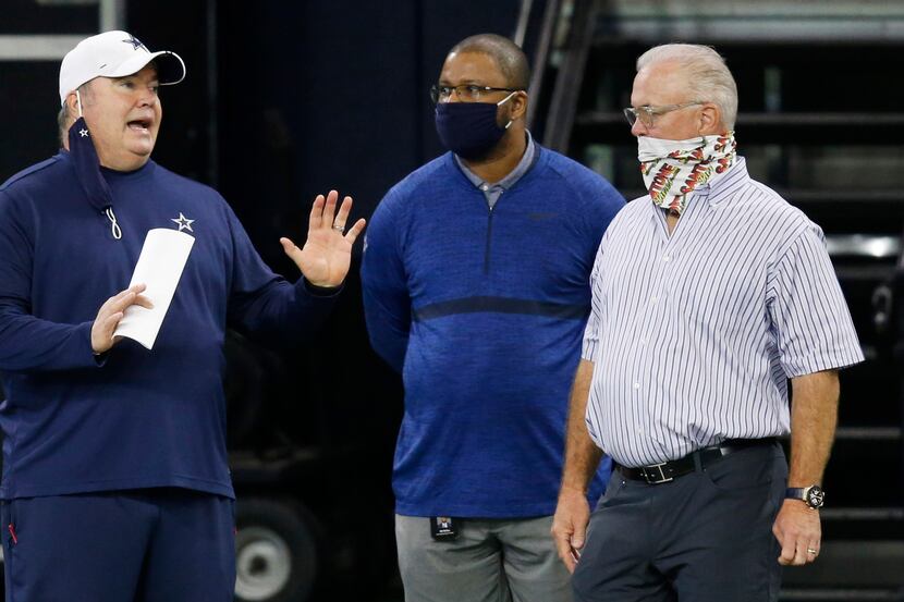 Dallas Cowboys head coach Mike McCarthy talks with Dallas Cowboys vice president of player...