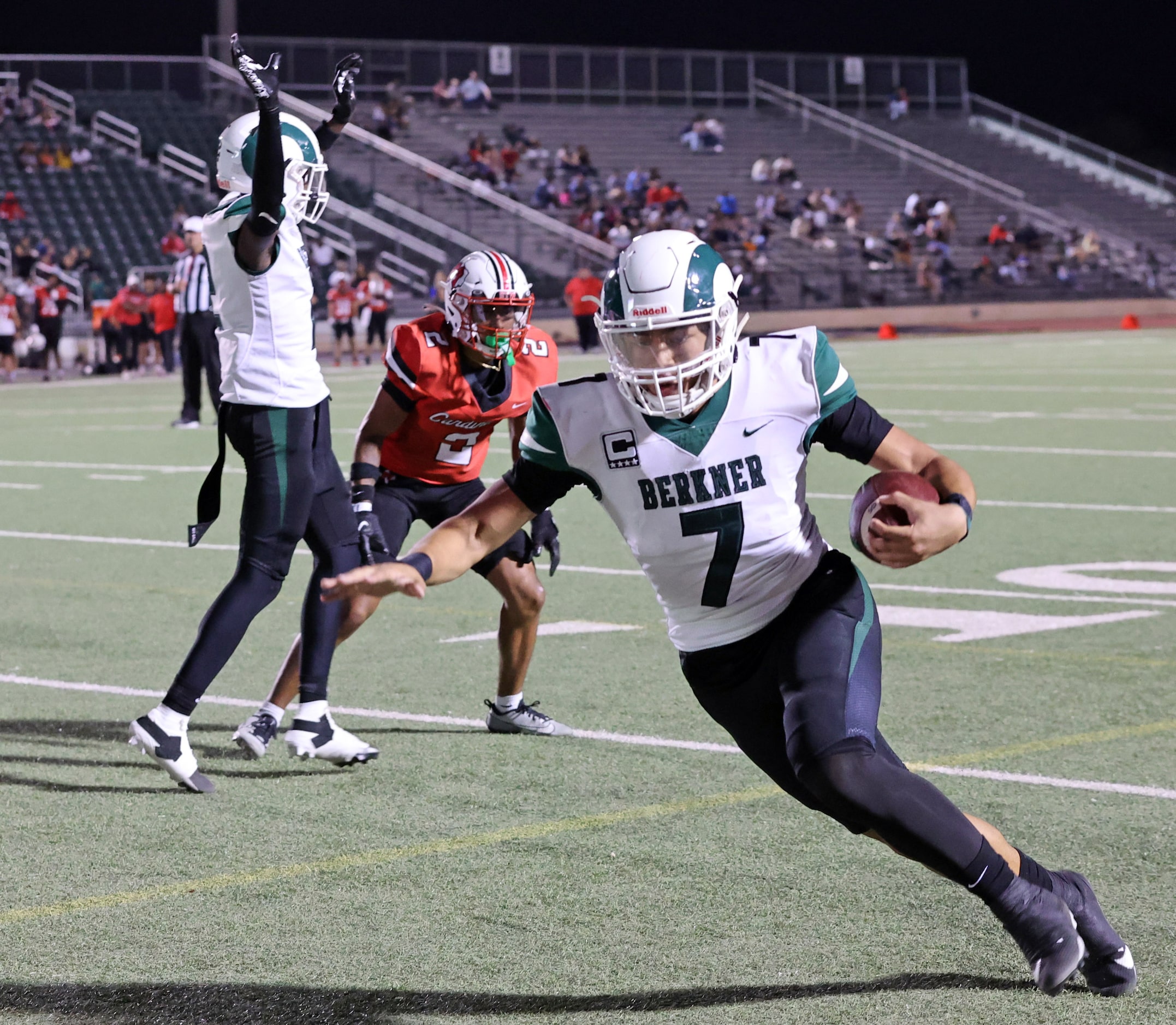 Richardson Berkner High QB Cornell McGee IV (7) rounds  left end in route to a touchdown, as...