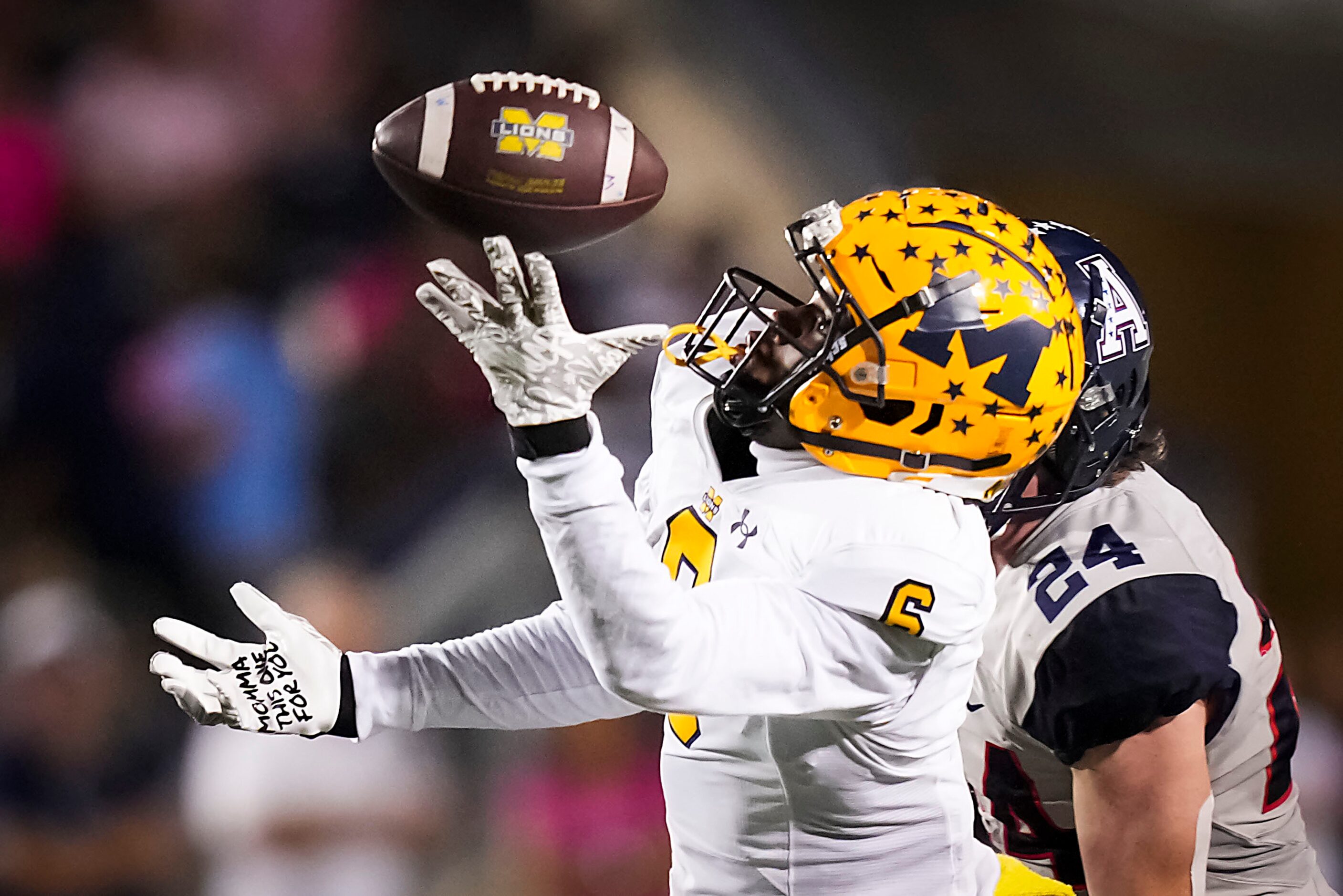 McKinney wide receiver Sincere Blakely (6) can’t make a catch as Allen linebacker Mitchell...