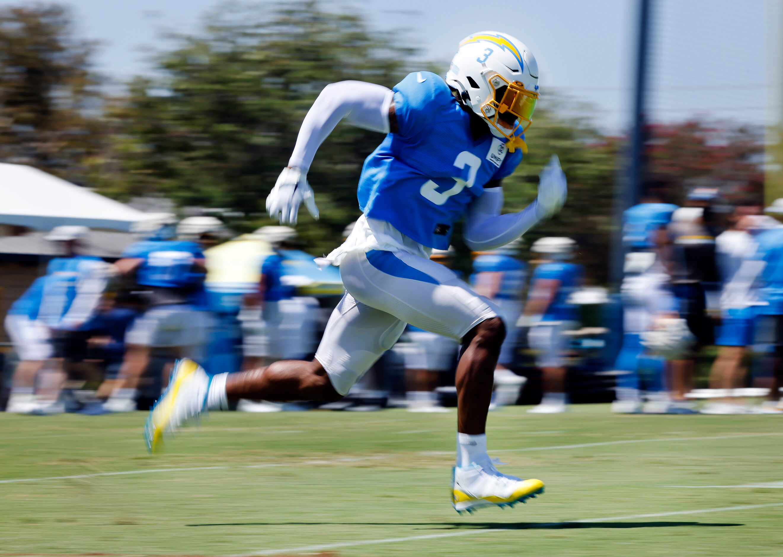 Newly signed Los Angeles Chargers safety Derwin James Jr. (3) runs sprints before a joint...