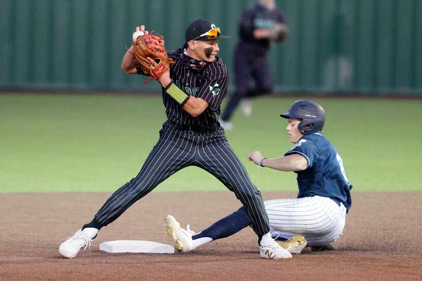 Southlake’s Ethan Mendoza forces out Keller’s Griffin Barton (6) during the fourth inning of...