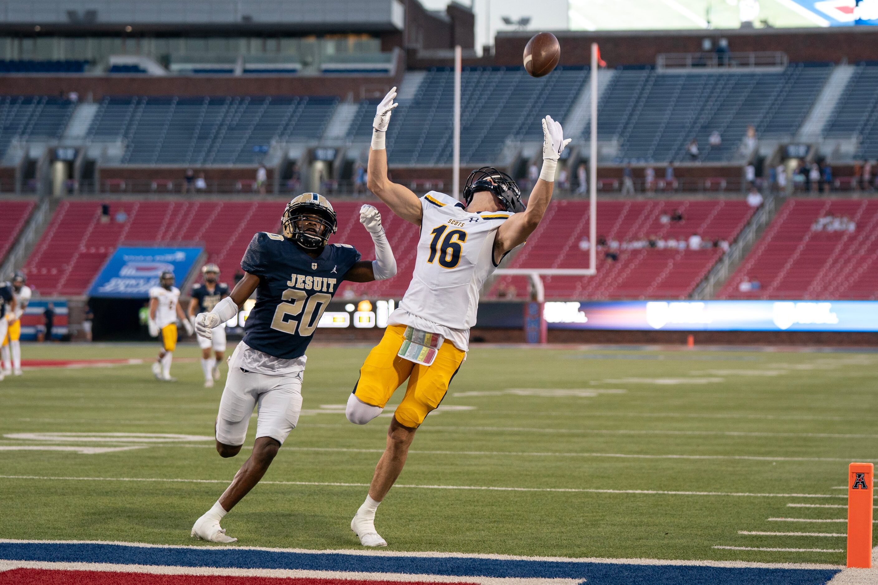 Highland Park senior wide receiver Parker Thompson (16) cannot make the catch as Jesuit...