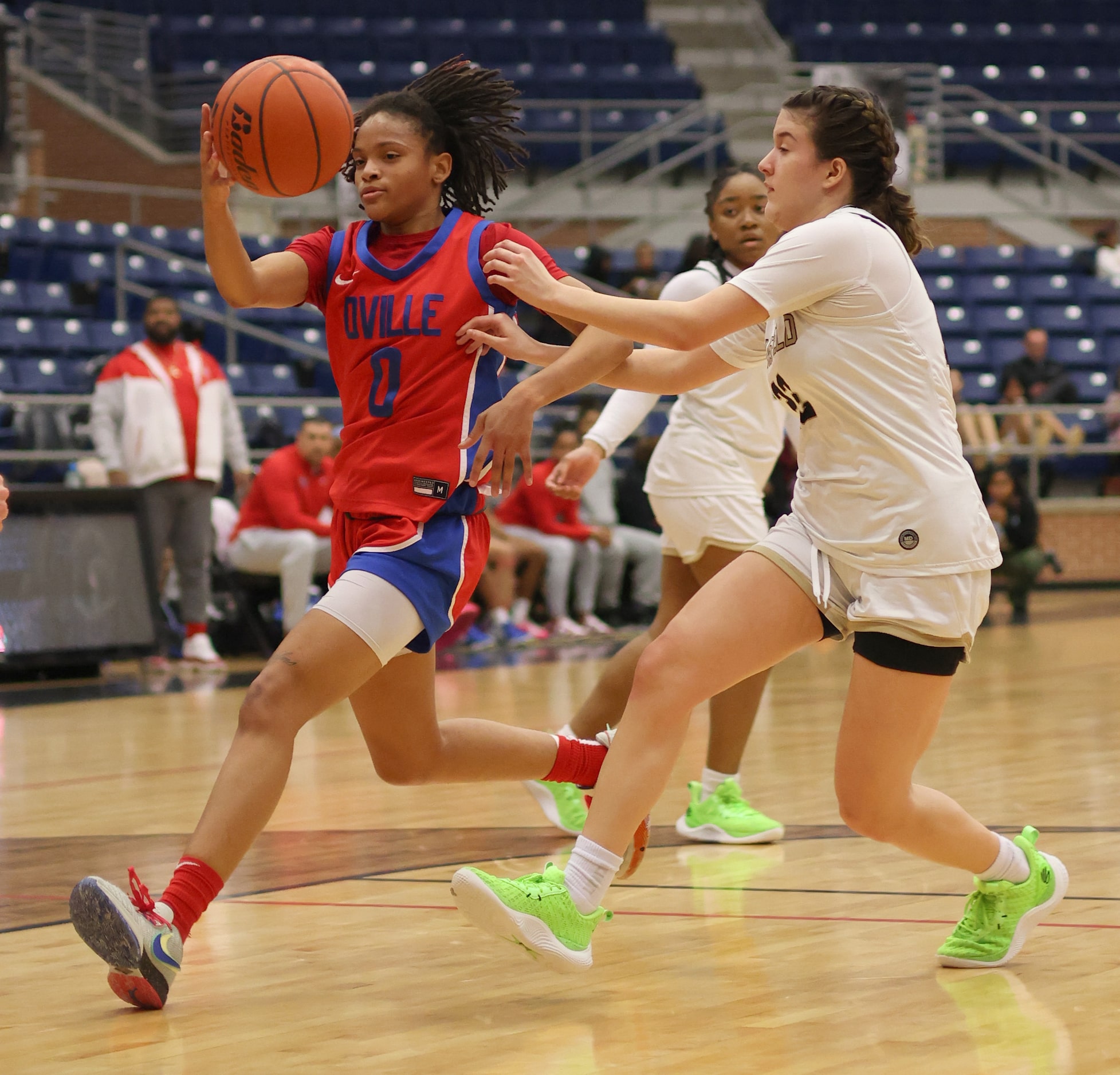 Duncanville guard Chloe Mann (0) gets off a "no look" pass to a teammate as she is defended...