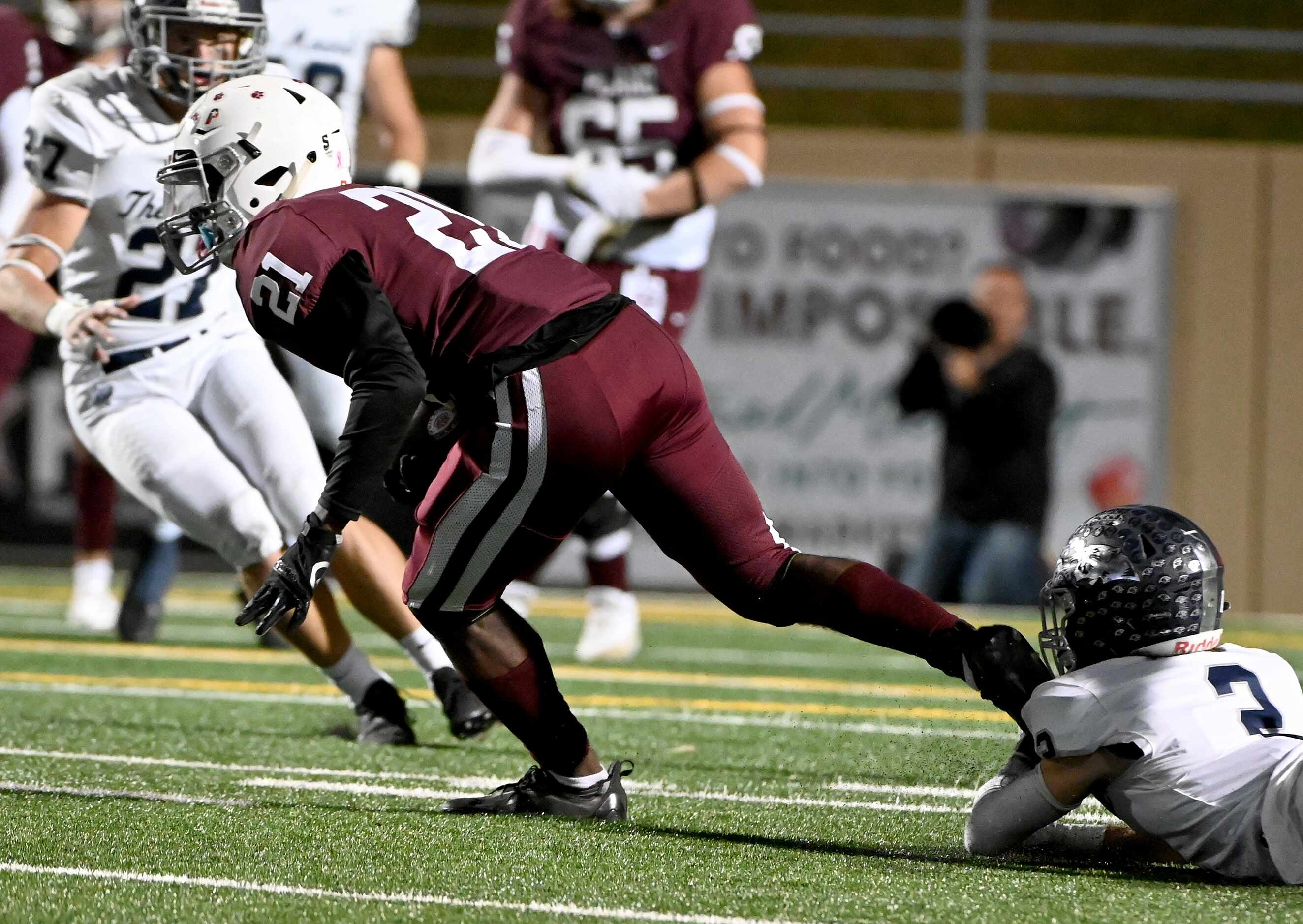 Plano’s Jacob Emmers (21) breaks a tackle by Flower Mound's Christian Claterbaugh (2) on his...
