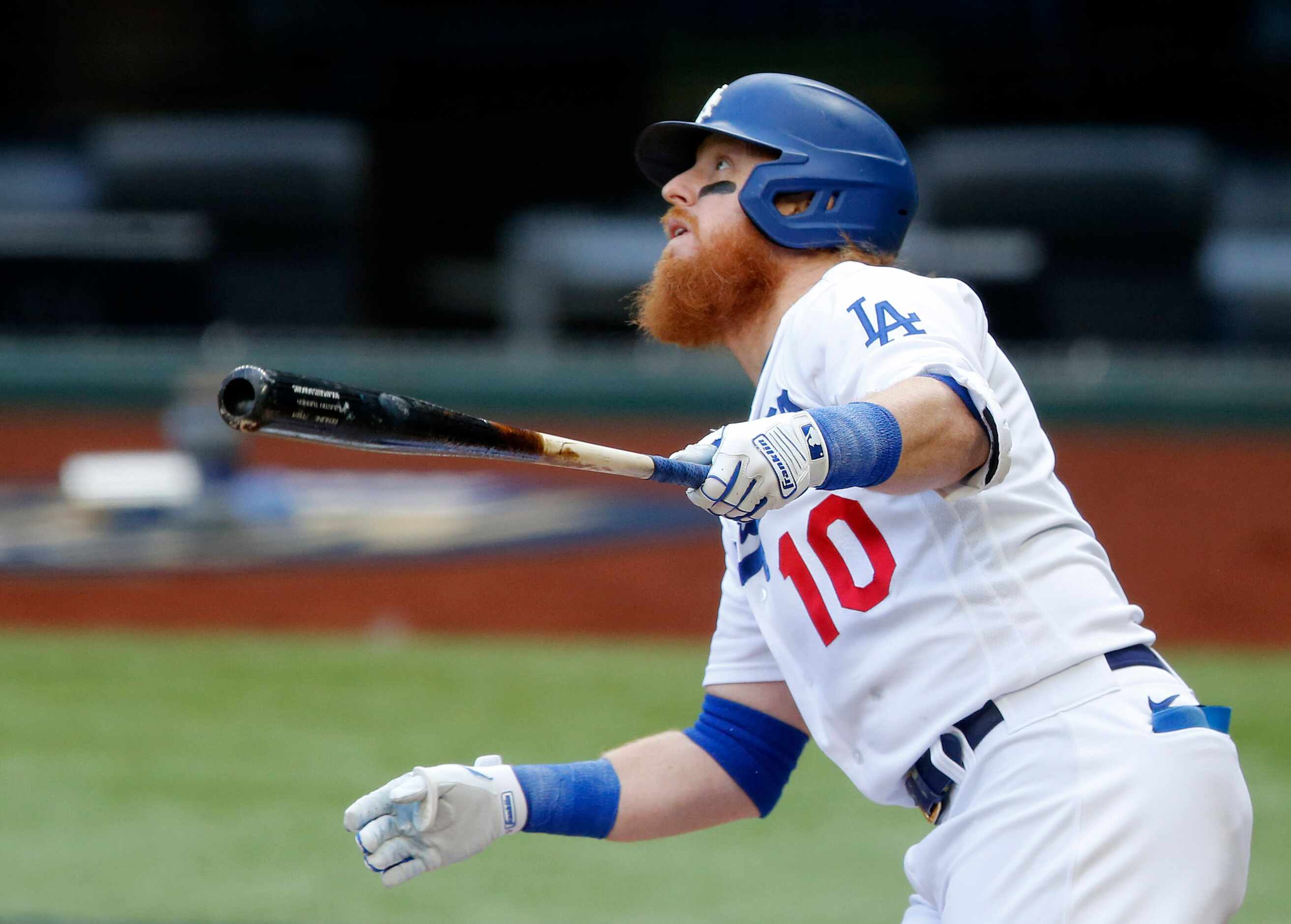 Los Angeles Dodgers Justin Turner (10) watches his first inning solo home against the...