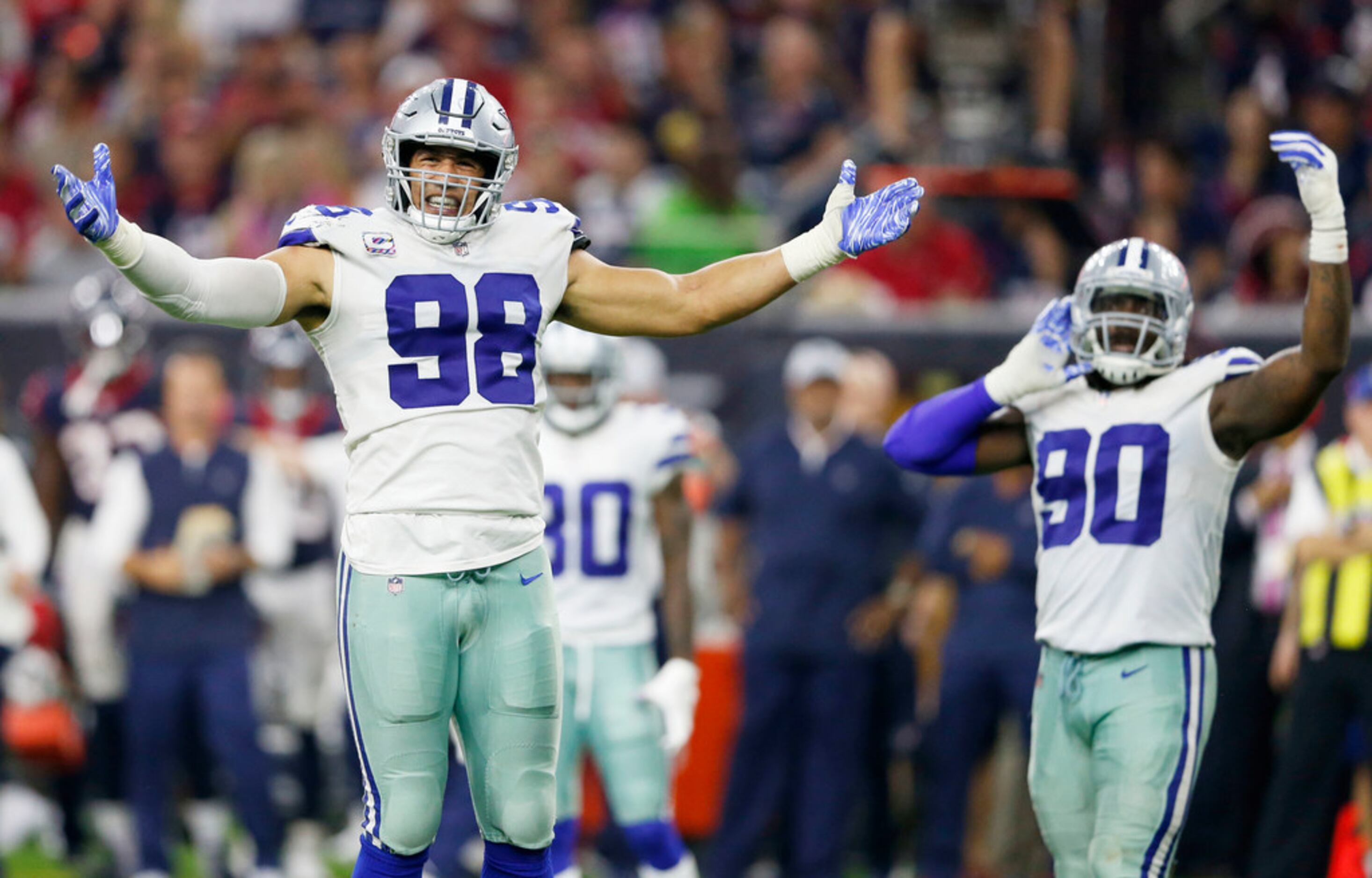 Cowboys' Tyrone Crawford carted off field vs. Bucs 