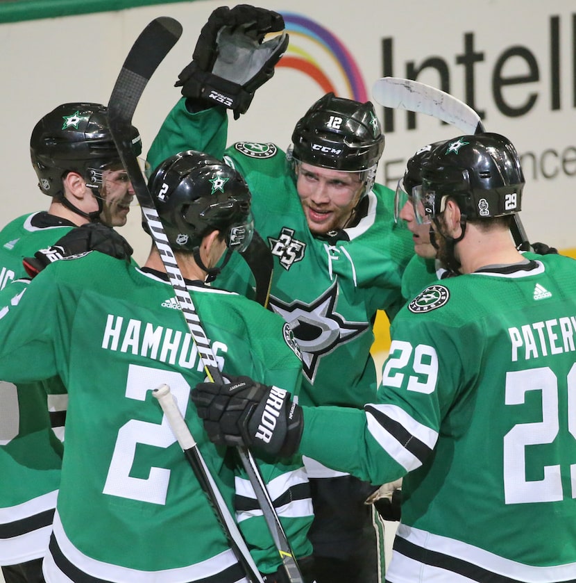 Dallas Stars center Radek Faksa (12) celebrates a goal with teammates during the Florida...