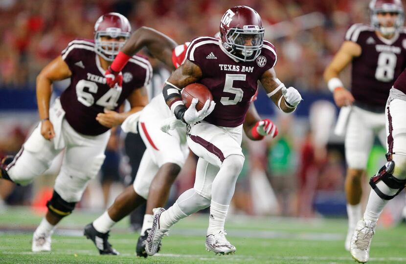 Texas A&M Aggies running back Trayveon Williams (5) races for a long touchdown against the...