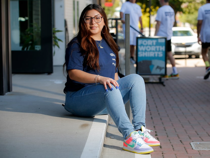  Alejandra Zendejas se considera una "sneakerhead", persona obsesionada con los zapatos...