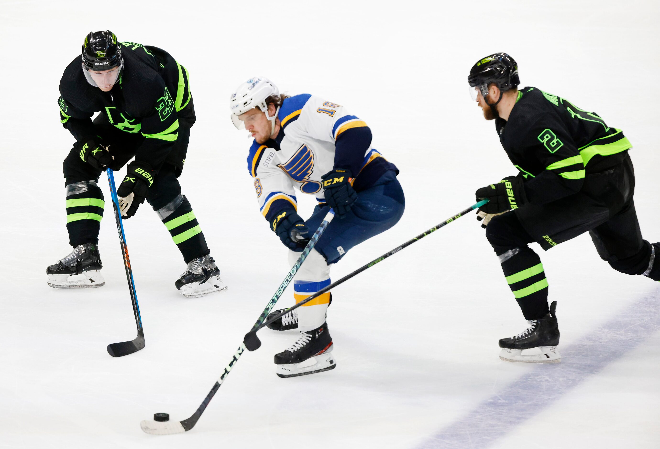 St. Louis Blues center Robert Thomas (18) breaks away with the puck from Dallas Stars...