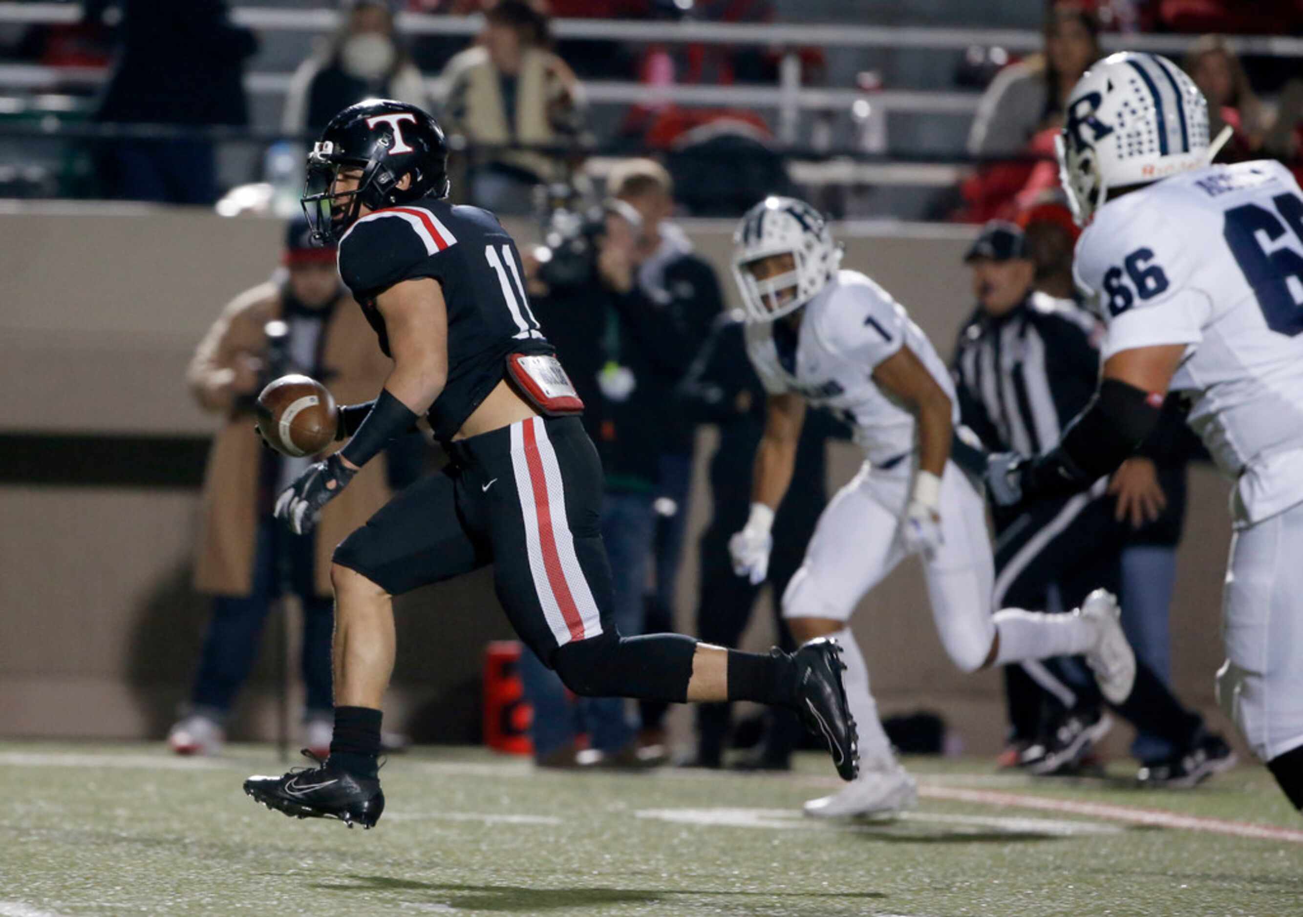 Euless Trinity's Sateki Wolfgramm (11) is chased by Richland's C.J. Nelson (1) and Victor...