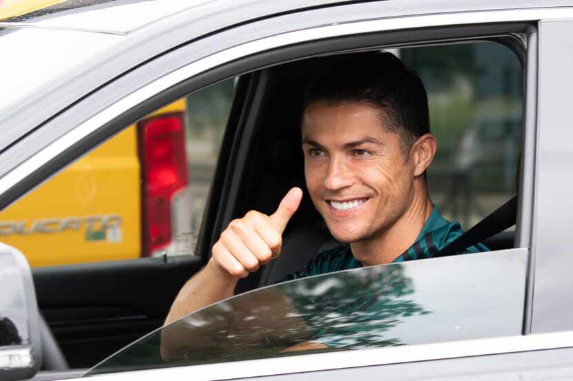 Cristiano Ronaldo salió sonriente de los entrenamientos de la Juventus, el 19 de mayo de...