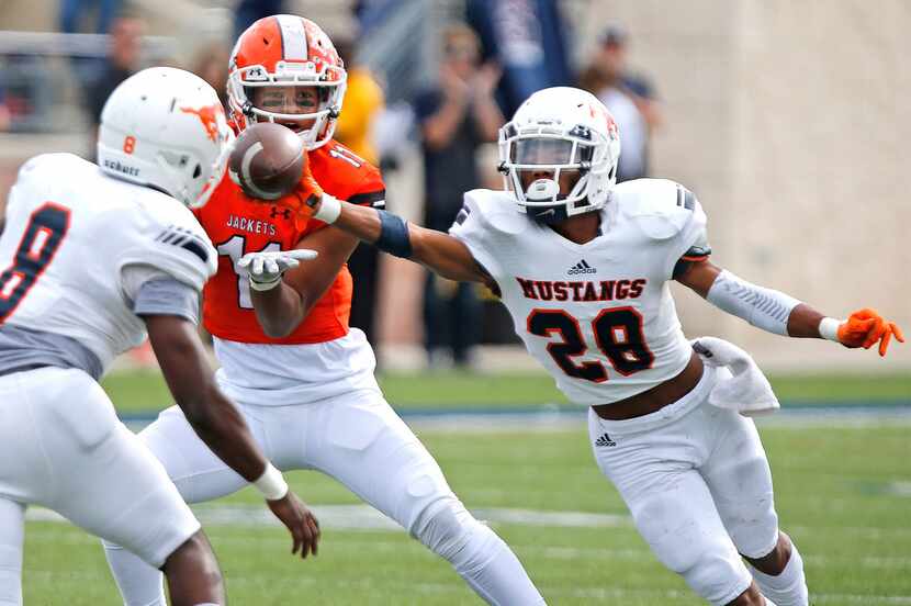 Sachse High School defensive back Braylen Brooks (28) prevents Rockwall High School wide...