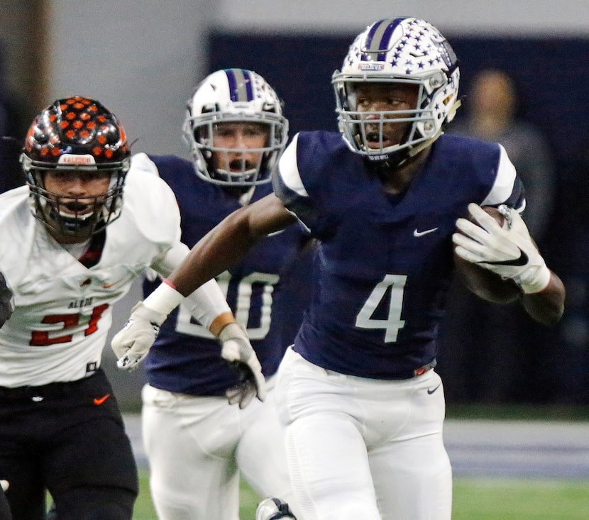 Richland High School wide receiver Rashee Rice (4) gets a big gain during the first quarter...