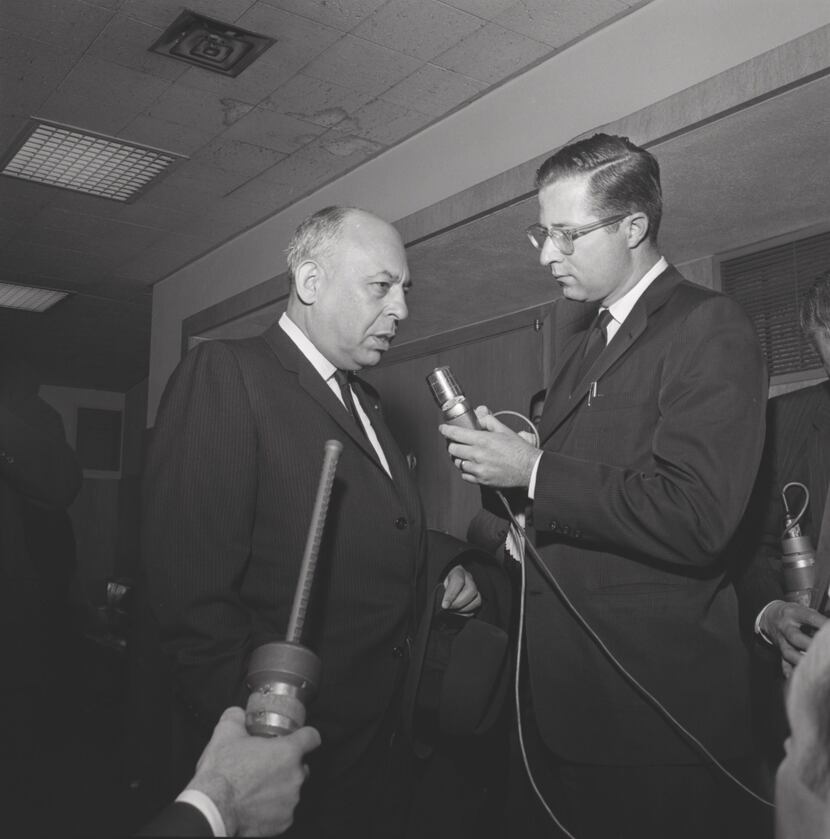ORG XMIT: S1796A0AD Undated.. Stanley Marcus being interviwed by Bert Shipp during Ruby trial.