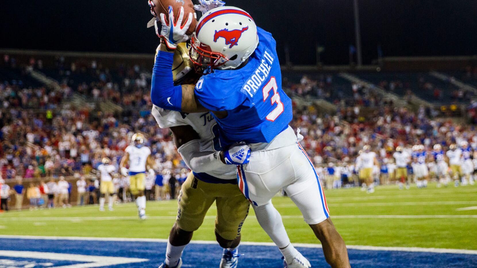 SMU wide receiver James Proche (3) catches a pass in the end zone for a 43-37 win against...