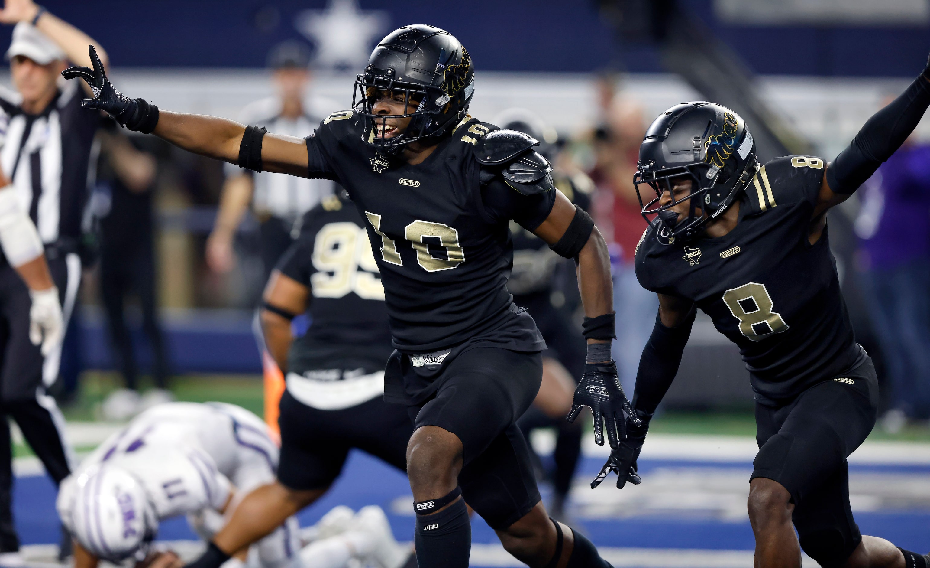 South Oak Cliff defensive lineman Billy Walton (10) and linebacker Brandon Jones (8)...