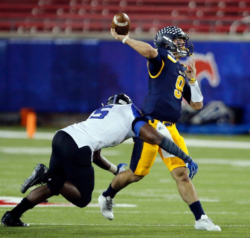 Highland Park QB John Stephen Jones (9) throws a pass under pressure by Mansfield Summit...