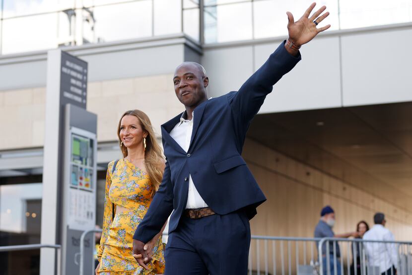 Former Dallas Cowboys defensive end DeMarcus Ware waves to fans as he arrives to the Dallas...