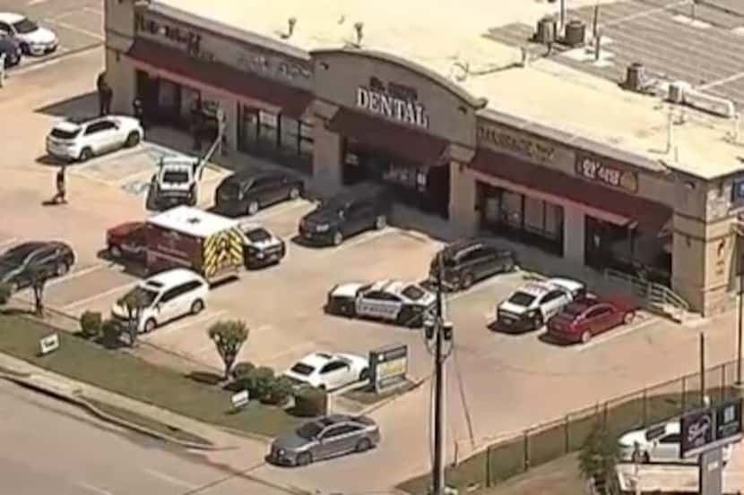 Vista aérea de Hair World Salon, donde un tiroteo dejó a tres mujeres heridas el 11 de mayo...