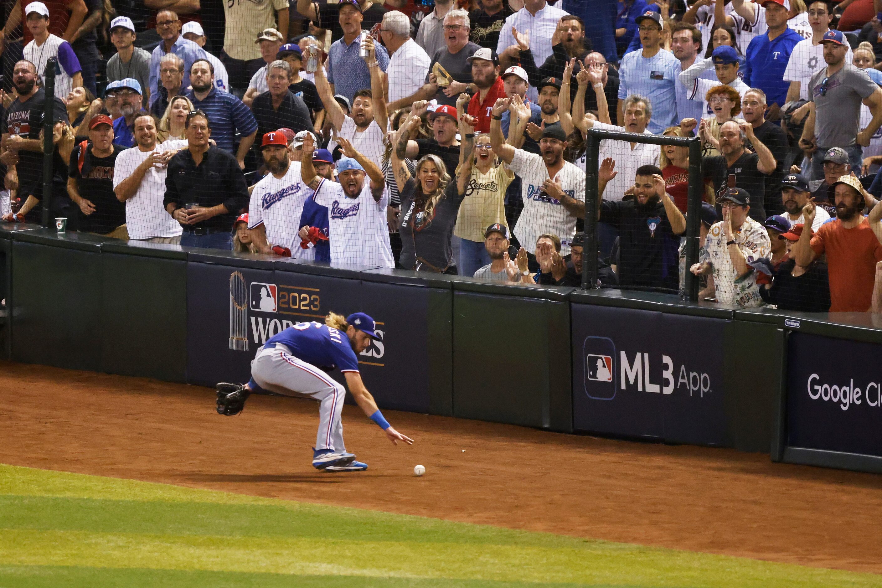 Texas Rangers right fielder Travis Jankowski (16) fields a double hit by Arizona...