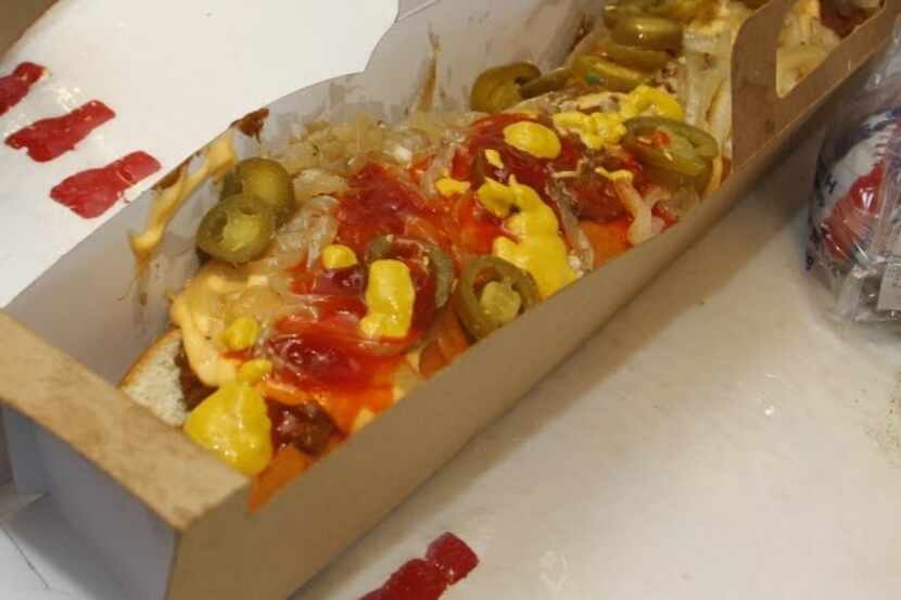 El Boomstick, el hot dog de dos pies favorito de los aficionados, regresará esta temporada...