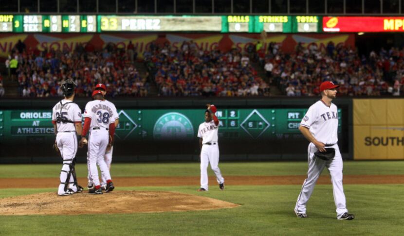 Bats come around after Martin Perez tosses gem for Texas Rangers