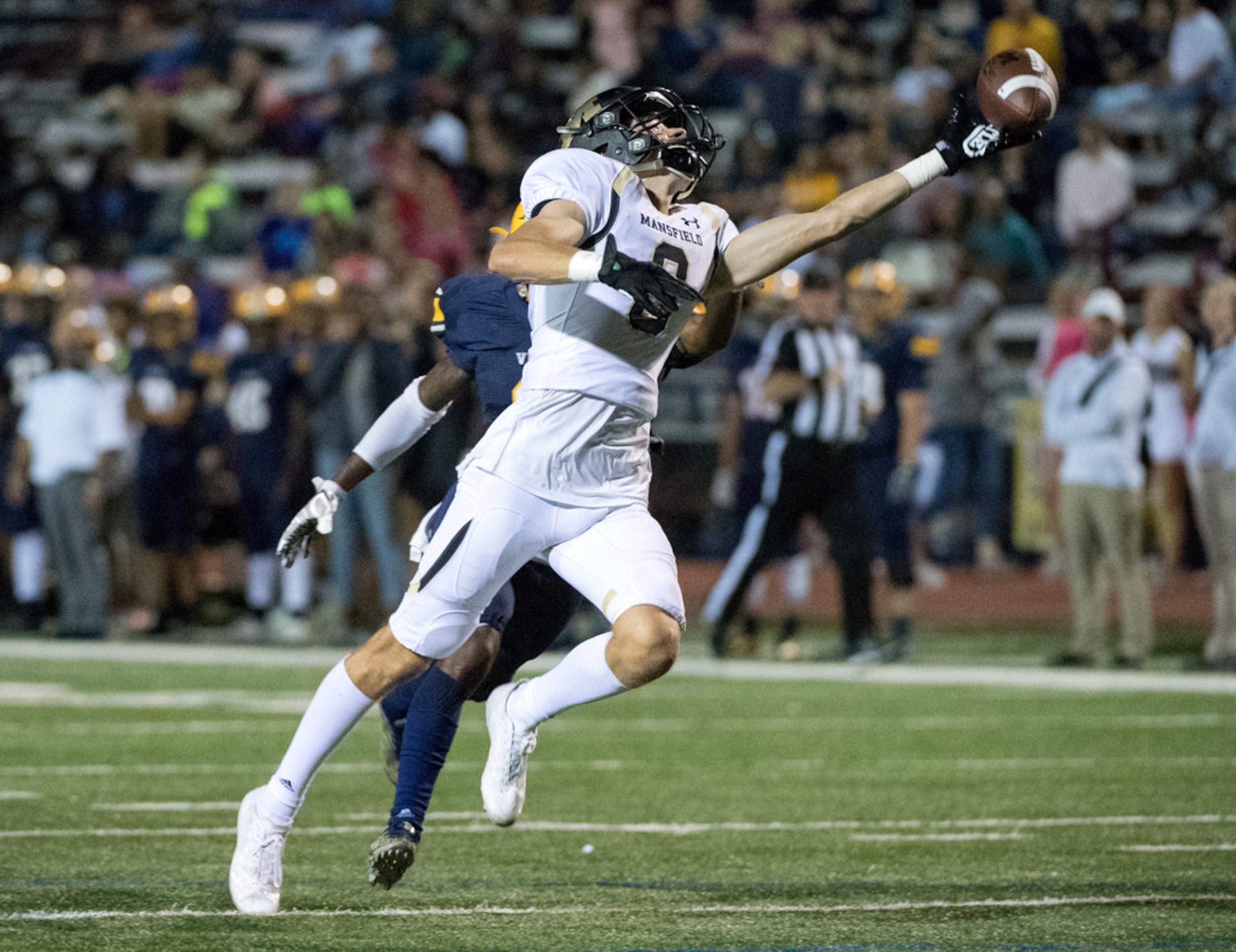 Mansfield senior wide receiver Jackson Gleeson (8) cannot quite reach a deep pass in the...