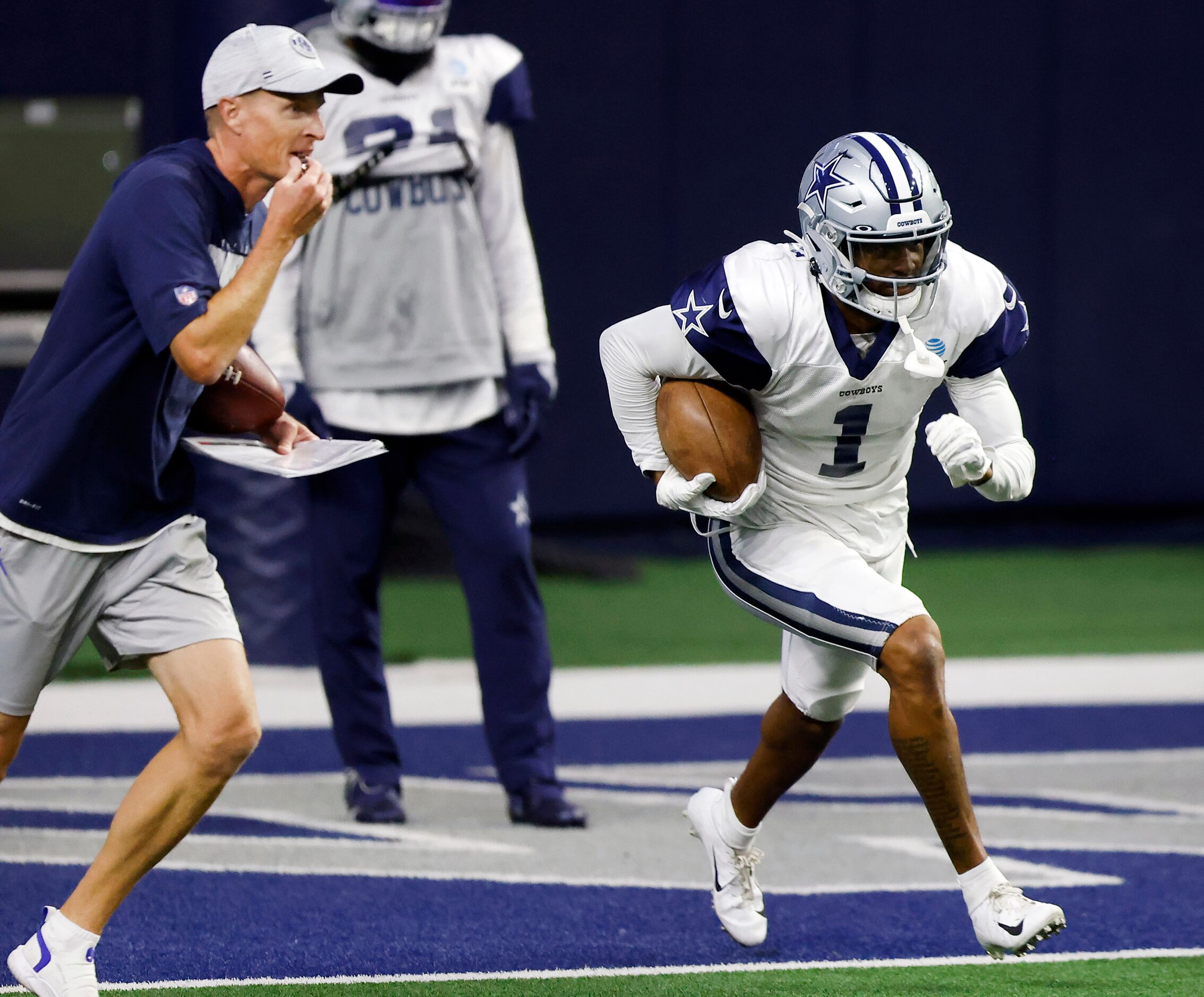 Dallas Cowboys wide receiver Cedrick Wilson (1) returns a kick as he's pursued by special...