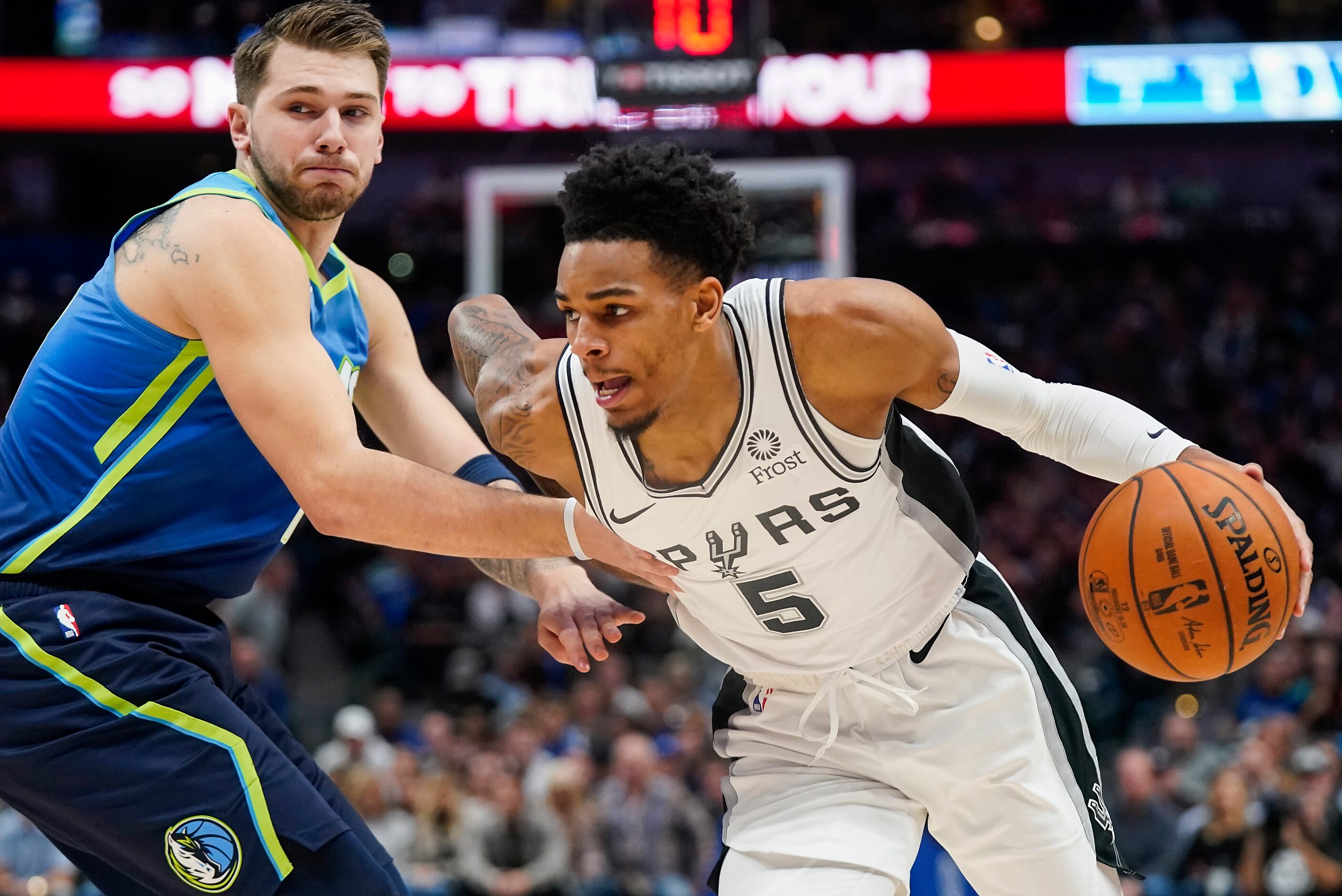 Dallas Mavericks guard Luka Doncic (77) defends against San Antonio Spurs guard Dejounte...