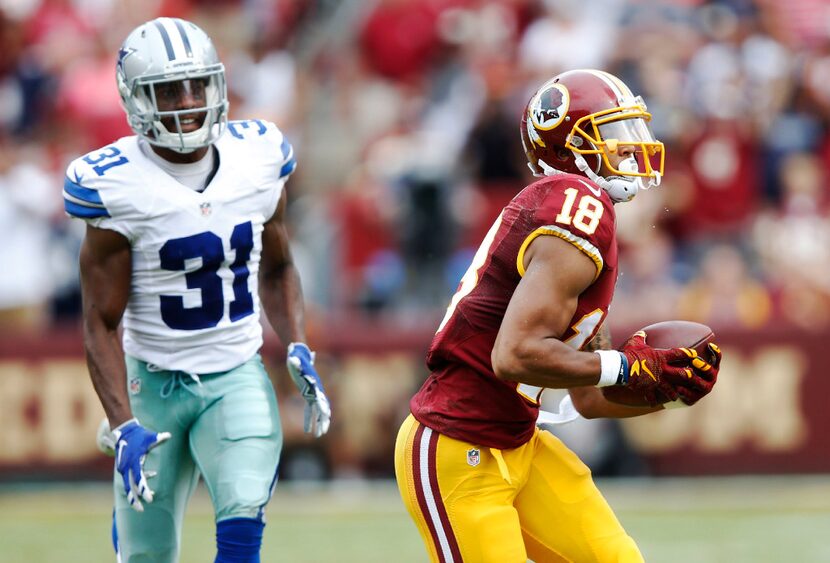 Washington Redskins wide receiver Josh Doctson (18) catches a deep pass in front of Dallas...