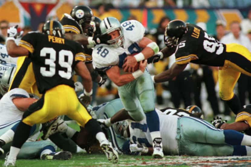 Daryl Johnston makes his way through the Steeler defense in the second quarter.
