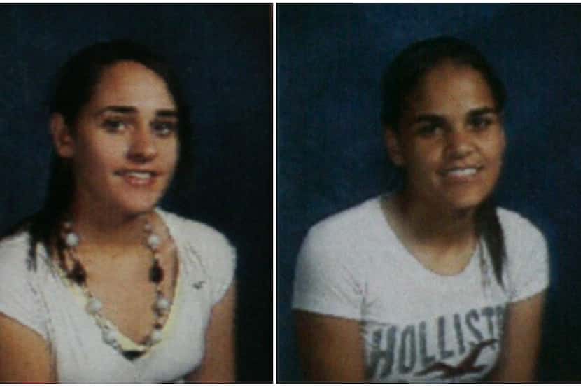Amina Said (izquierda) and Sarah Said en sus fotos escolares del Distrito Escolar de...