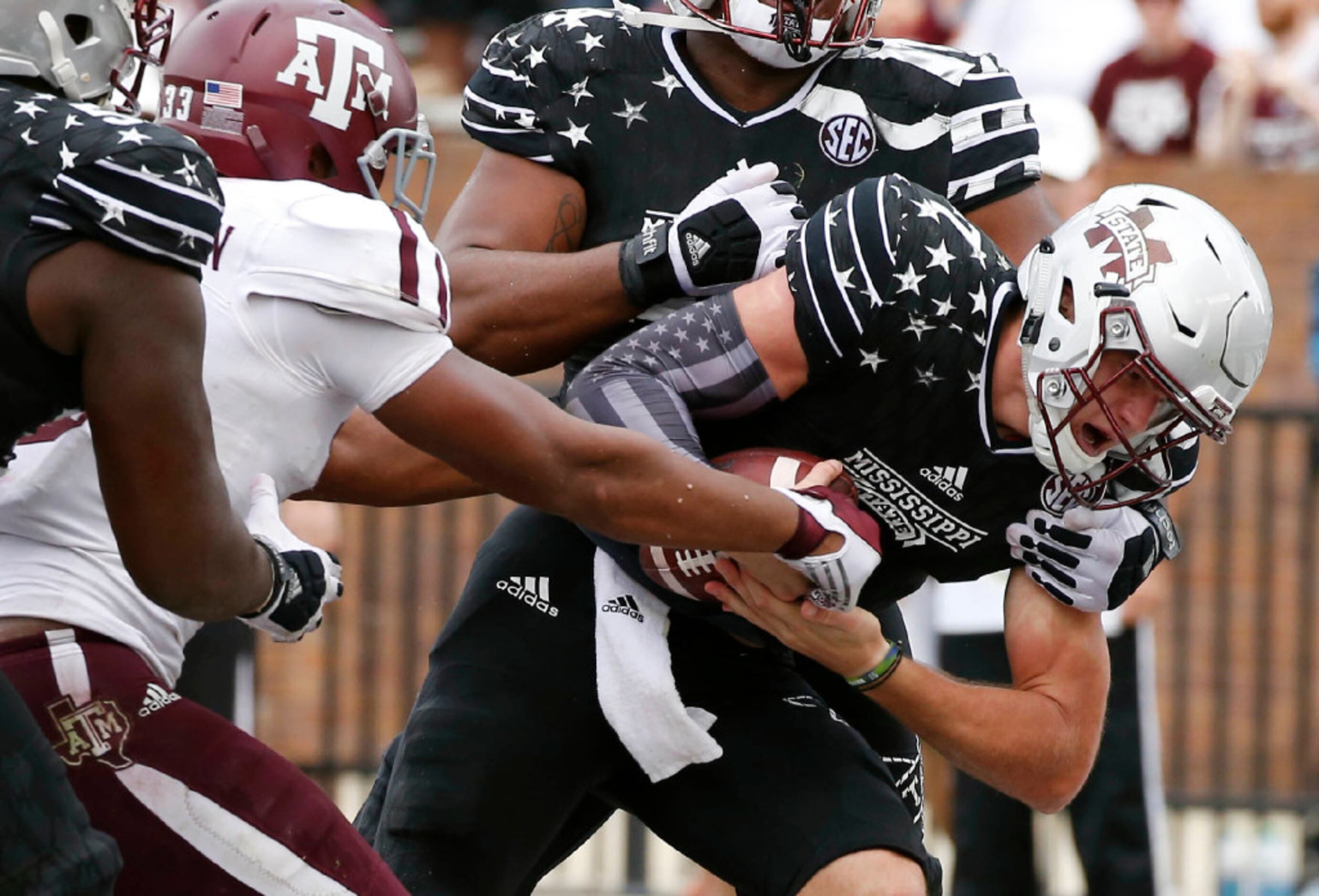 Dak Prescott wished Mississippi State players good luck before cheering  them on in Final Four