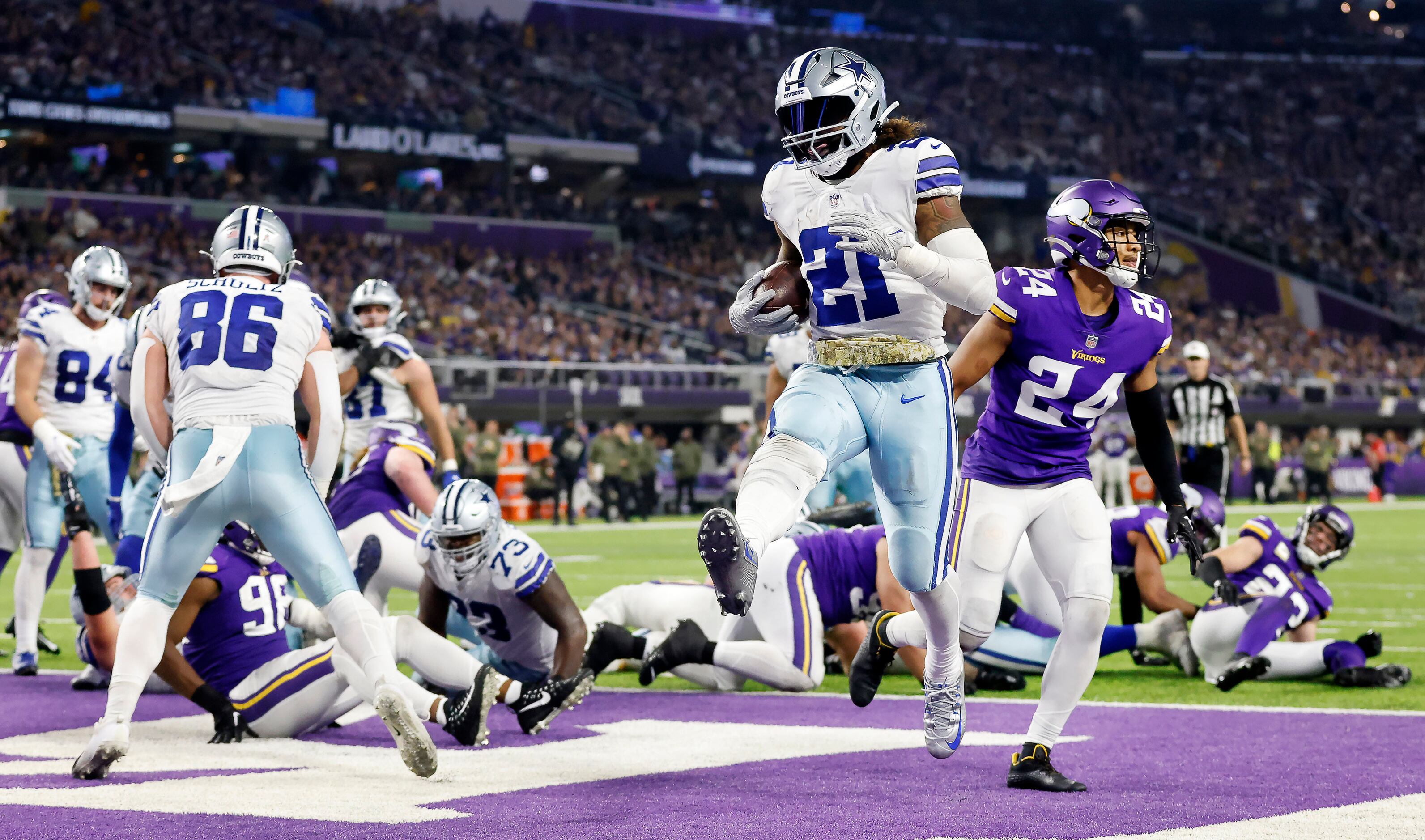 Photos: Cowboys run away with statement win over Vikings