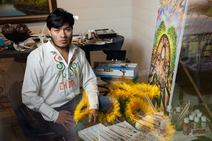 El veracruzano Jorge Domínguez Cruz, de 36 años, se encuentra en el Norte de Texas pintando...