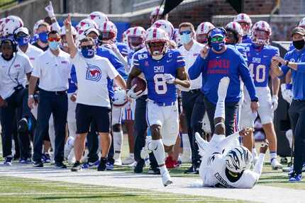 SMU wide receiver Reggie Roberson Jr. gets past Memphis defensive end Everitt Cunningham as...