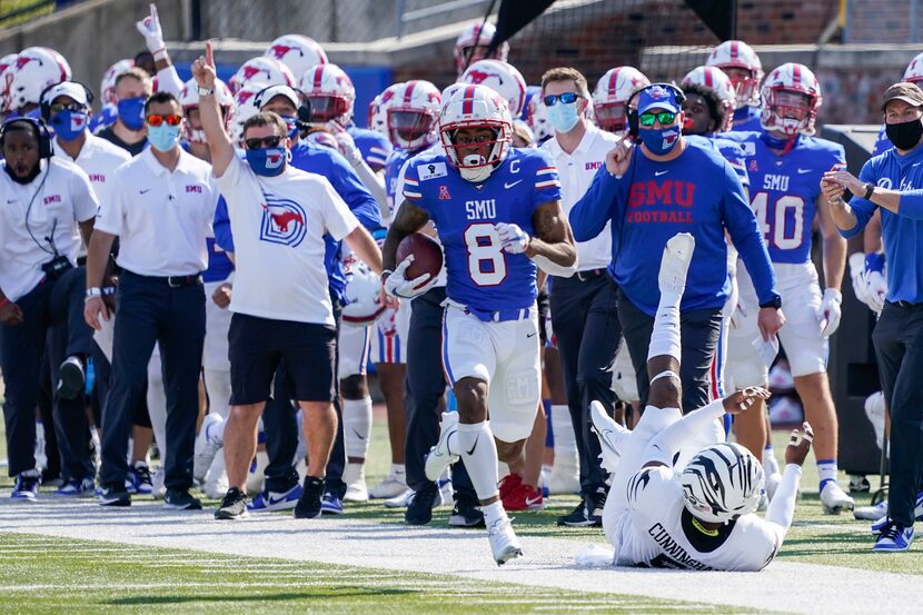 FILE - SMU wide receiver Reggie Roberson Jr. gets by Memphis defensive end Everitt...