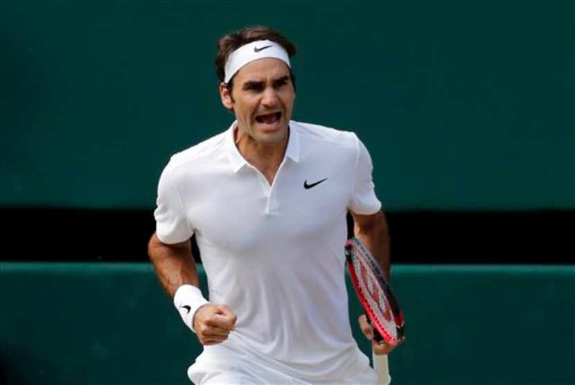 Roger Federer festeja un punto en su triunfo ante Marin Cilic en los cuartos de final de...