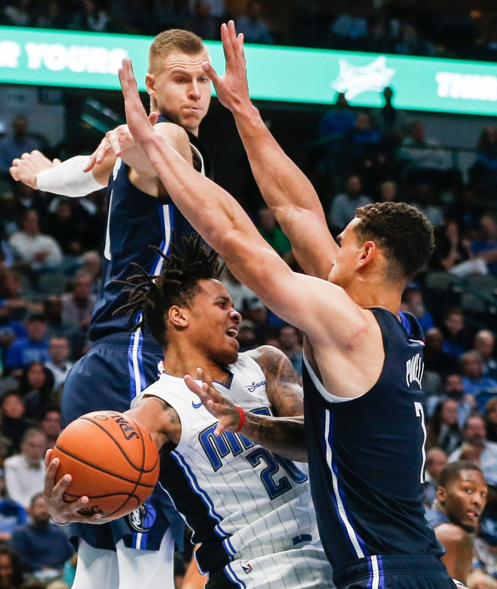 Orlando Magic guard Markelle Fultz (20) is dented by Dallas Mavericks forward Kristaps...