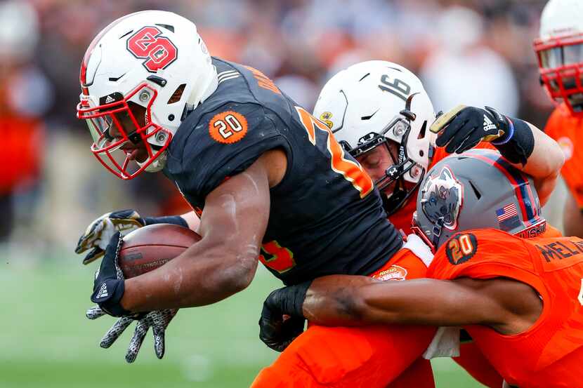 South squad running back Matt Dayes of North Carolina State (20) carries the ball as North...