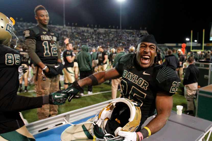Baylor Bears running back Lache Seastrunk (25) celebrates on the sidelines in a game against...