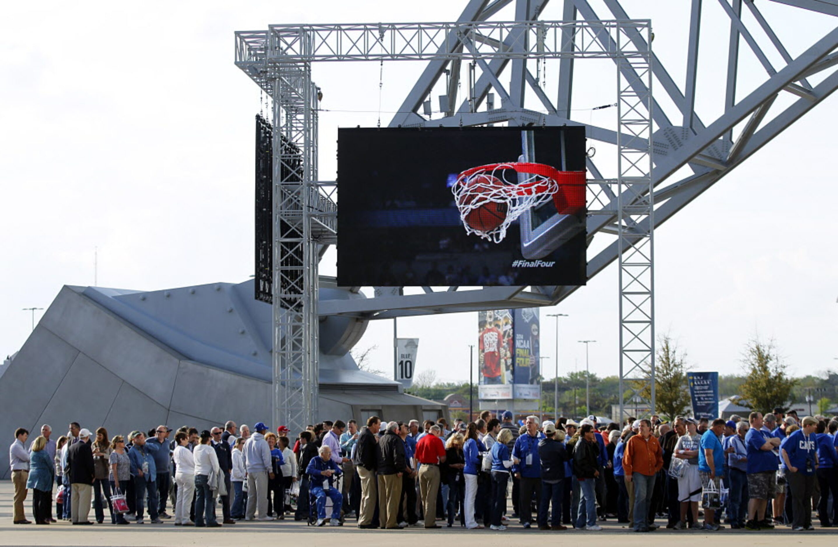 Basketball fans file into AT&T Stadium in Arlington for the NCAA National Basketball...