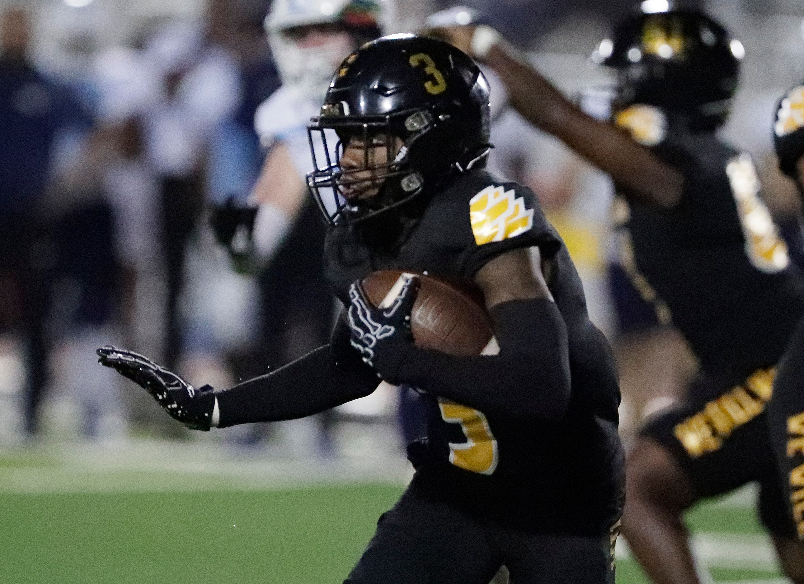 Garland High School wide receiver Ty’ques Miles (3) carries the ball during the first half...