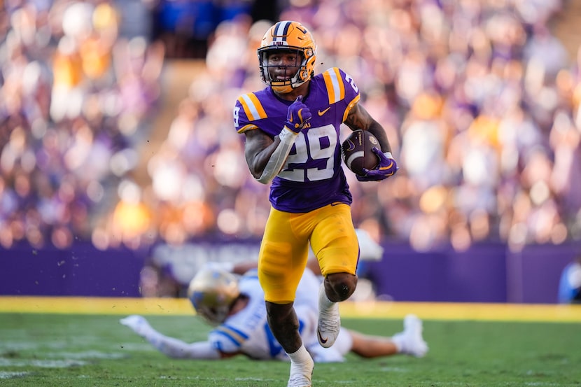 LSU running back Caden Durham (29) runs for a touchdown in the second half of an NCAA...