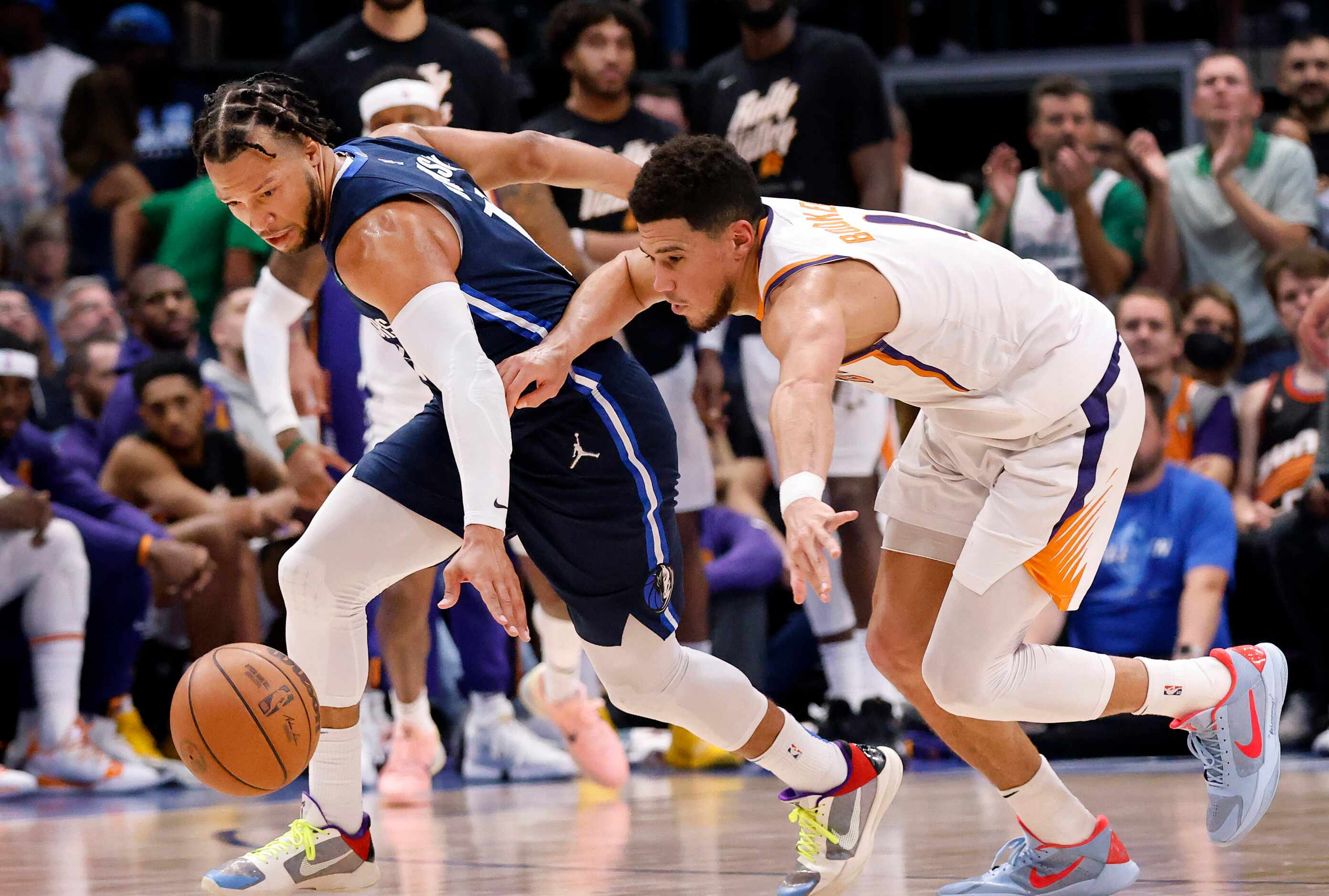 Dallas Mavericks guard Jalen Brunson (13) steals the ball from Phoenix Suns guard Devin...