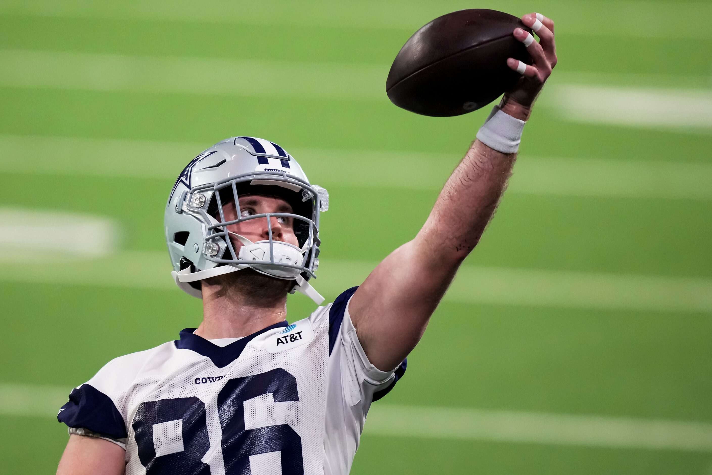 Dallas Cowboys tight end Dalton Schultz (86) reaches for a pass during the OTA team's...