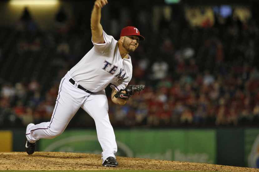 Texas Rangers relief pitcher Shawn Tolleson (37) pitches in the ninth to get the win against...