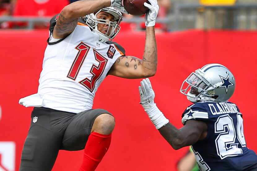 Tampa Bay Buccaneers wide receiver Mike Evans (13) pulls in a second quarter pass against...