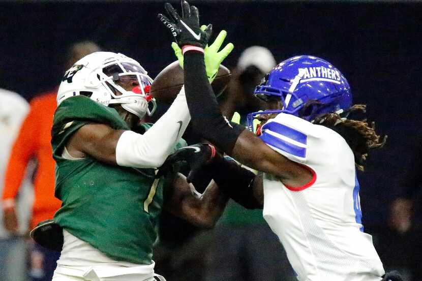 DeSoto High School wide receiver Johntay Cook ii (1) makes this catch and goes on to score a...
